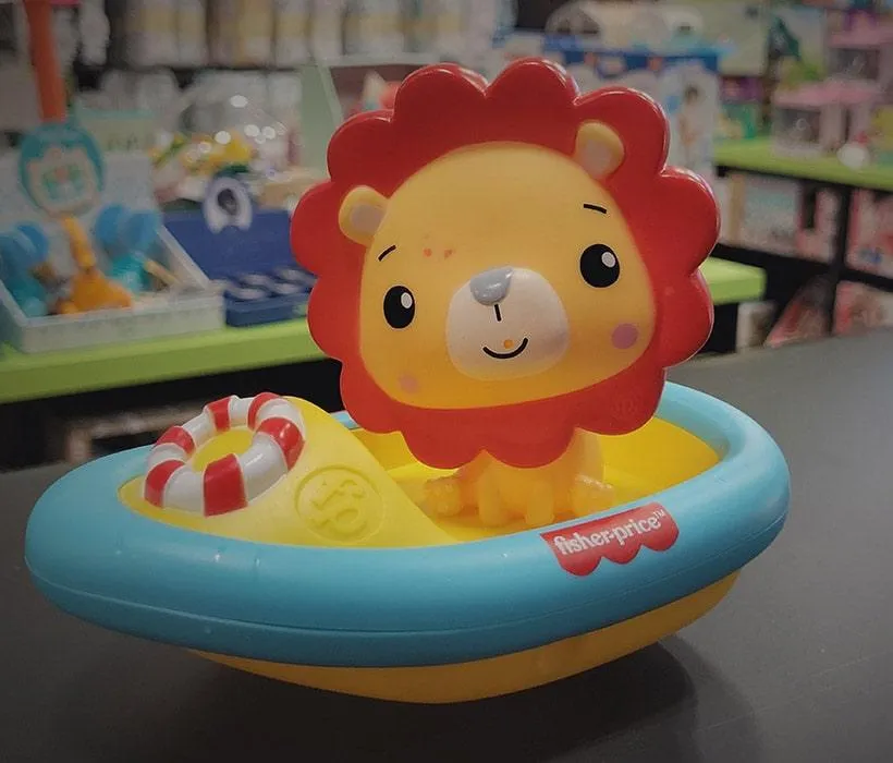 Fisher-Price Floating Bath Toy Set with Squirting Lion Boat