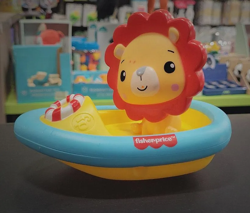 Fisher-Price Floating Bath Toy Set with Squirting Lion Boat